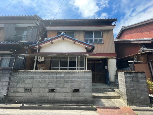 東富田貸家の建物外観