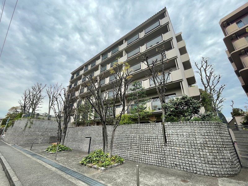 芦屋市楠町のマンションの建物外観