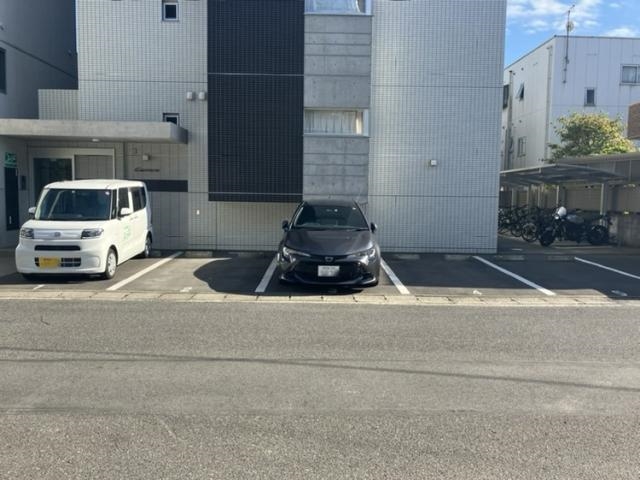 【カレラの駐車場】