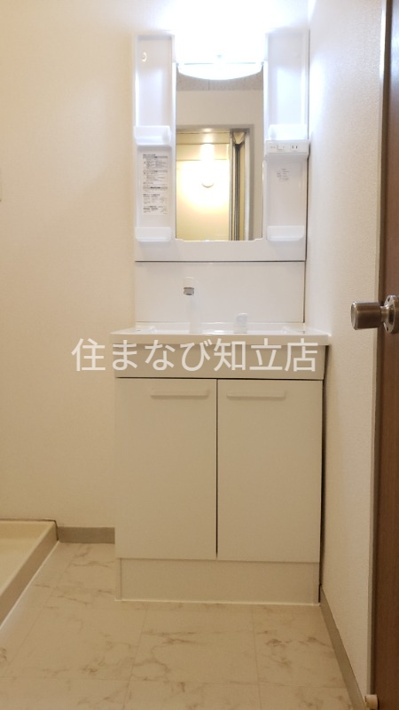 洗面設備　同型別部屋写真　反転