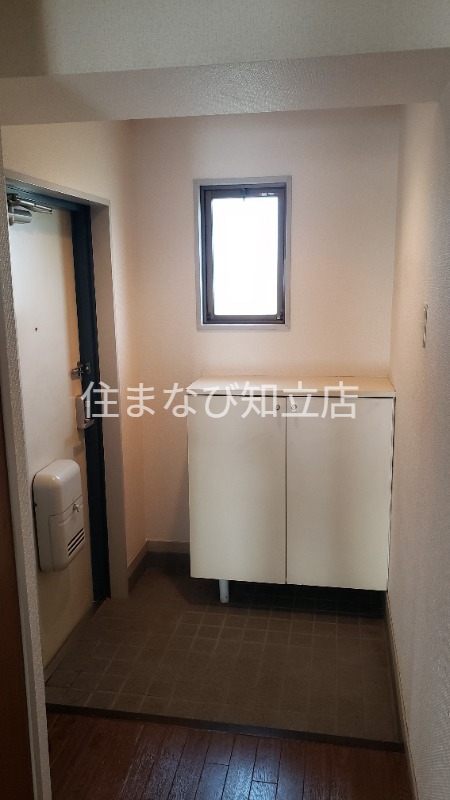 玄関　同型別部屋写真　反転