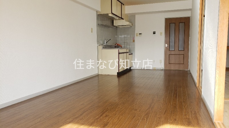 居室・リビング　同型別部屋写真　反転