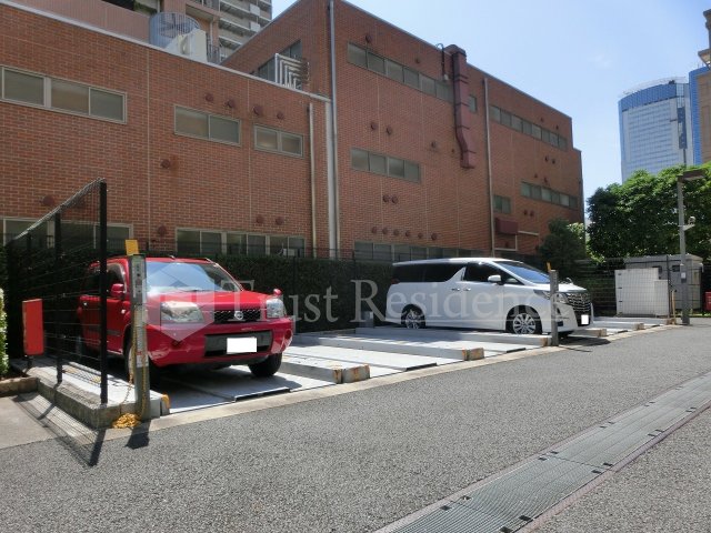 【江東区豊洲のマンションの駐車場】