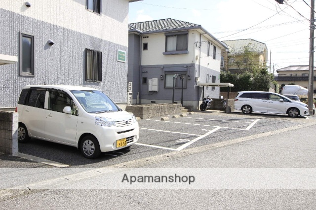 【八千代市高津東のアパートの駐車場】