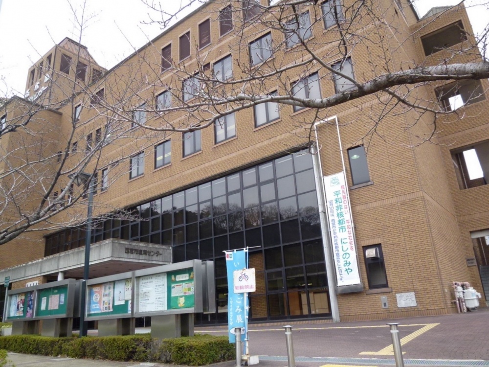 【西宮市東山台のマンションの図書館】