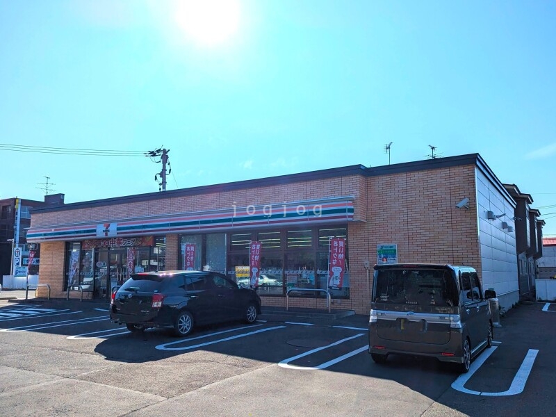 コンビニ　セブンイレブン帯広明星通店（コンビニ）まで744m