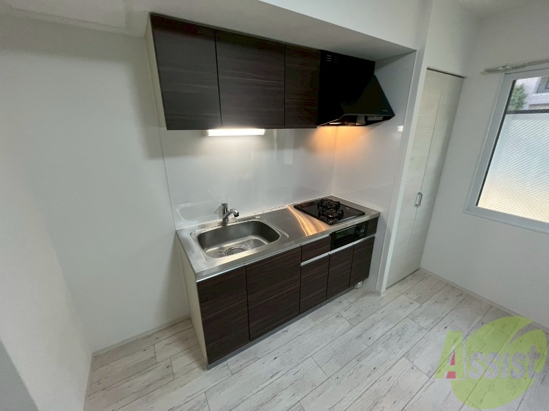 キッチン　システムキッチン完備で２口ついているので料理もできます！