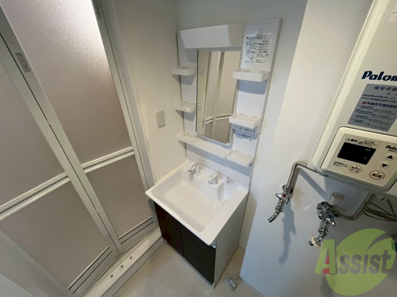洗面設備　シャンプードレッサー。身支度はここでばっちりですね。