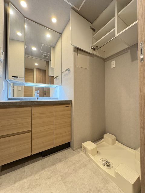 洗面設備　独立洗面台　三面鏡