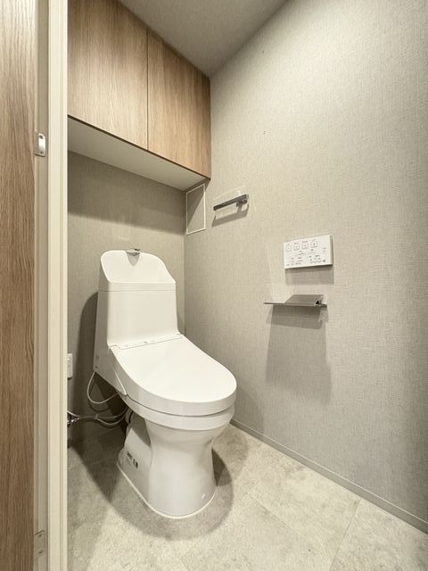 トイレ　温水洗浄暖房便座