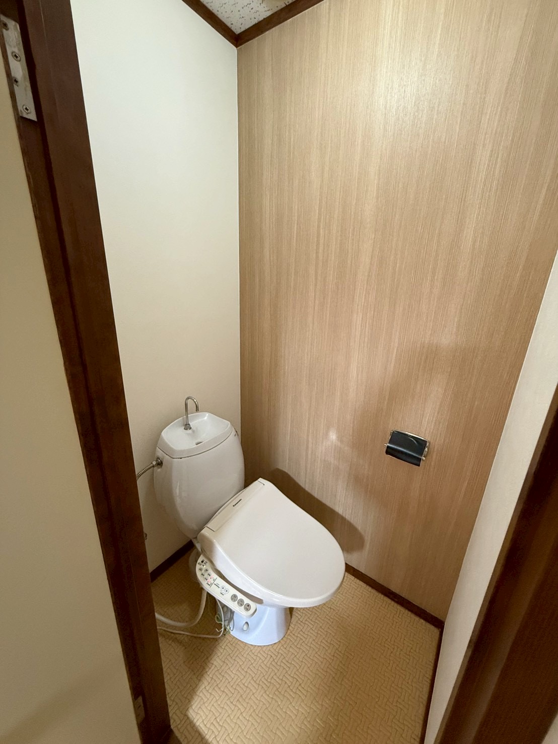 トイレ　ウォシュレット付き