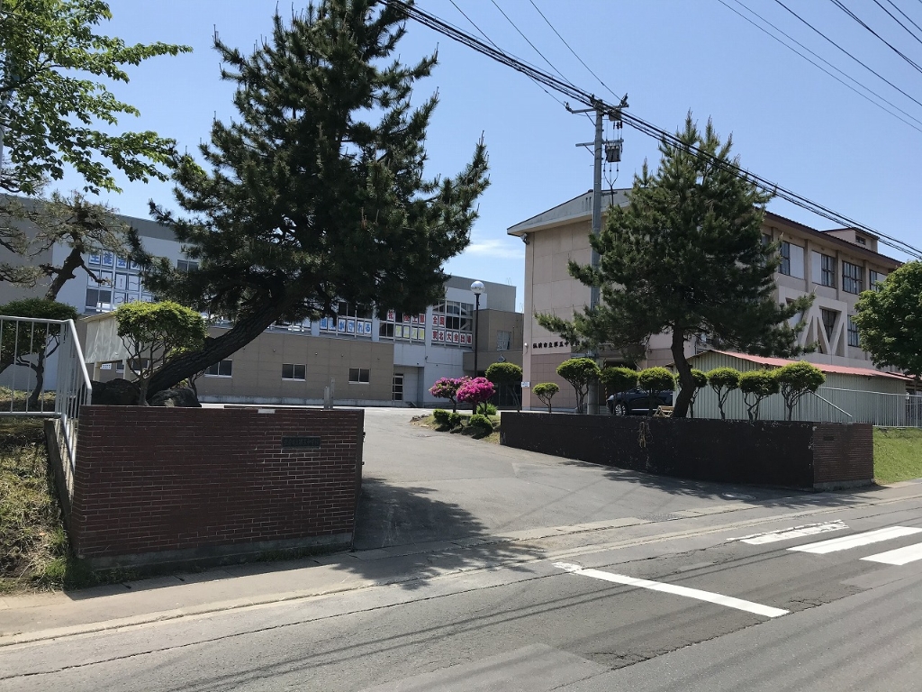 中学校　弘前市立第五中学校（中学校）まで752m