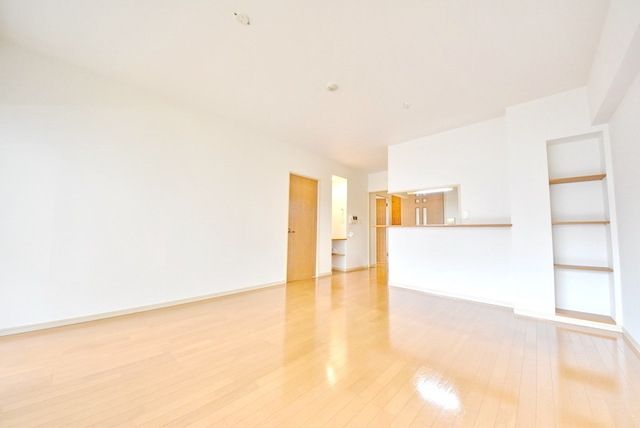 居室・リビング　人気のカウンターキッチンのリビング