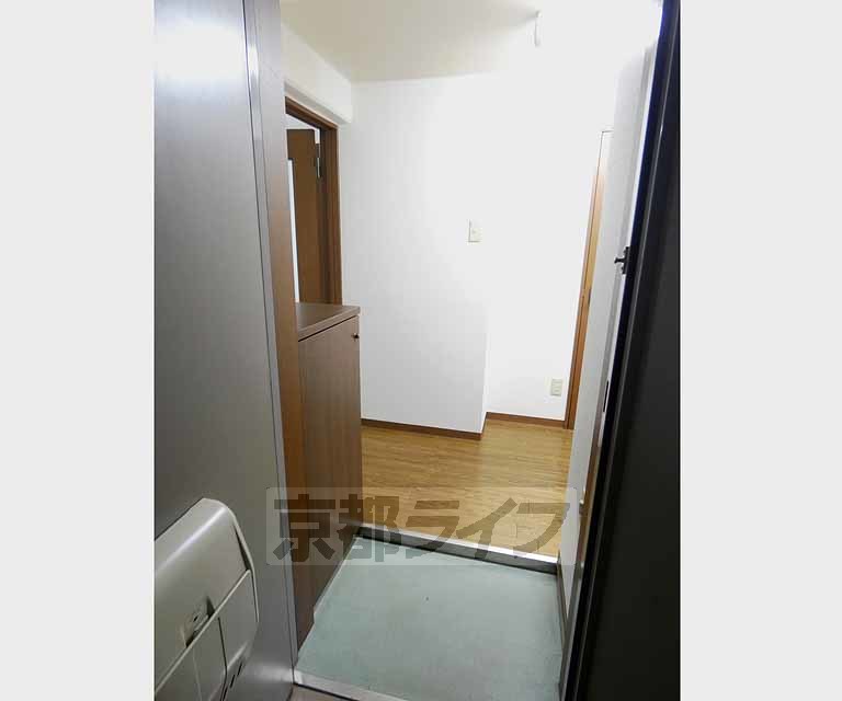 玄関　神宮丸太町駅隣のセパレート・ＲＣマンション