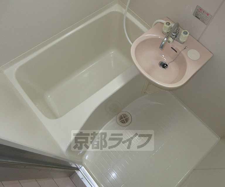 バス・シャワールーム　洗面台が一緒になったお風呂です！