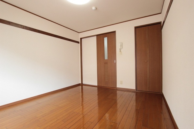 居室・リビング　別号室写真です。