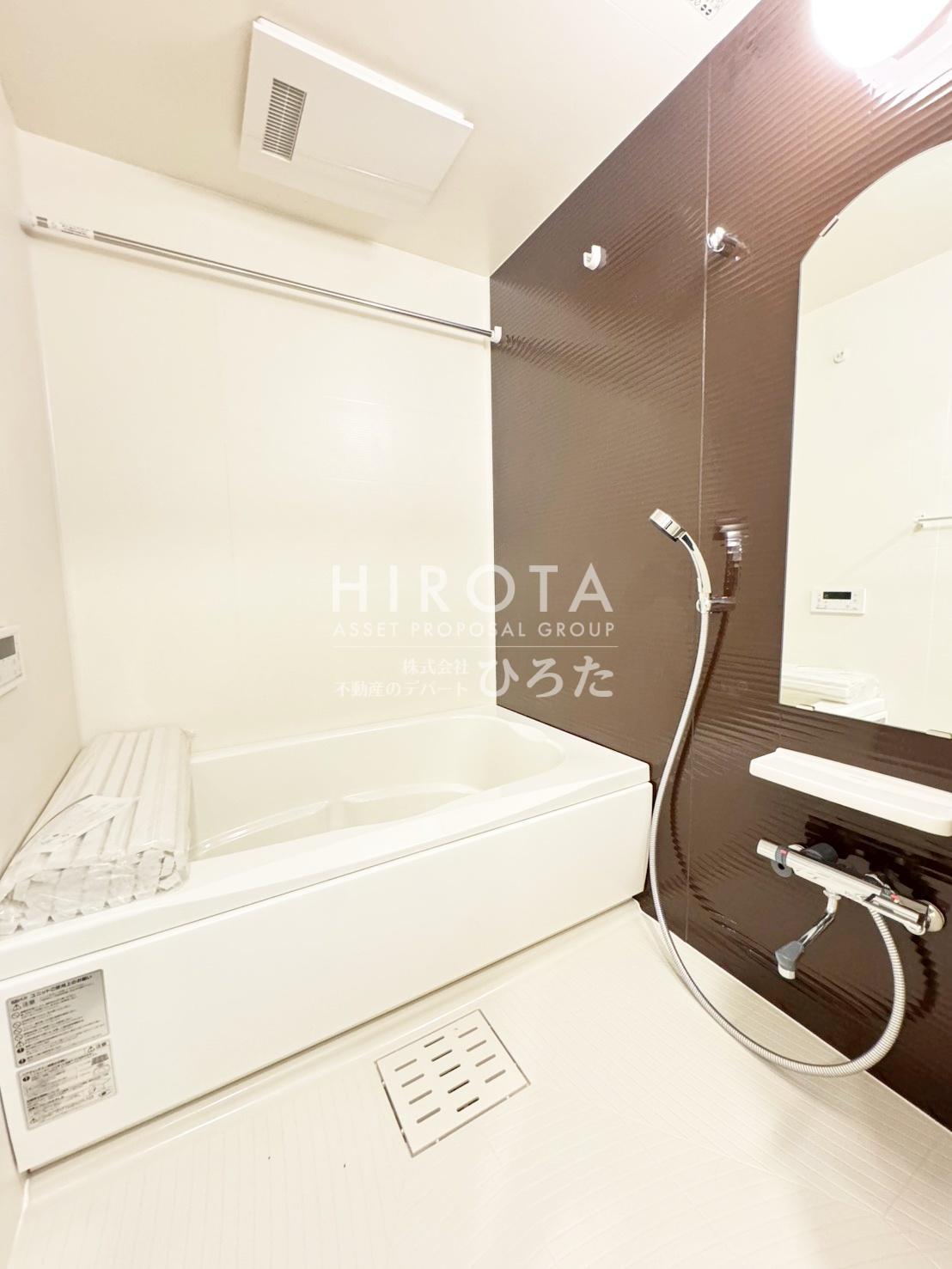 バス・シャワールーム　※同タイプの別のお部屋の写真です。