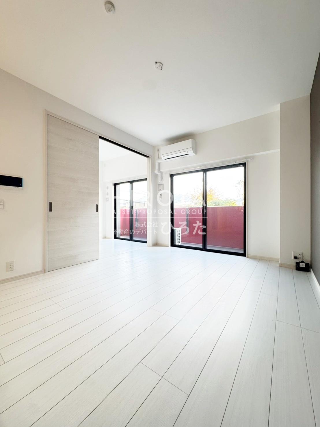 居室・リビング　※同タイプの別のお部屋の写真です。