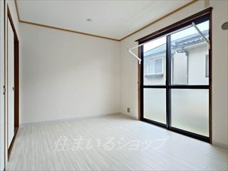 居室・リビング　改装前の内観です