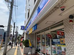 コンビニ　ローソン新宿若松町店（コンビニ）まで267m