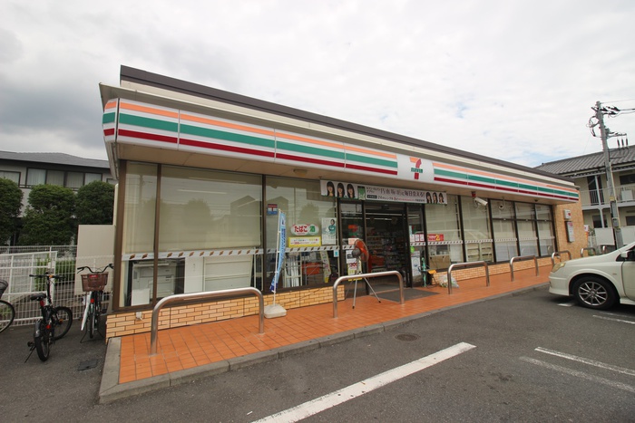 コンビニ　セブンイレブン（コンビニ）まで361m