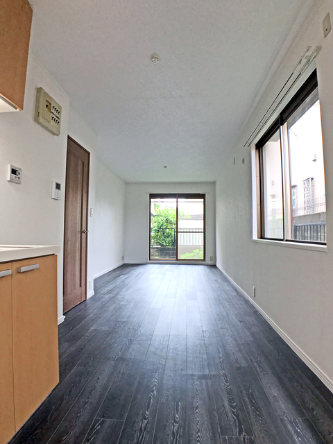 居室・リビング　※補修前の参考画像の為、設備等は現況優先。