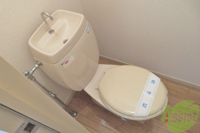 トイレ　トイレはシンプルな造りなので、掃除が行いやすそうですね。