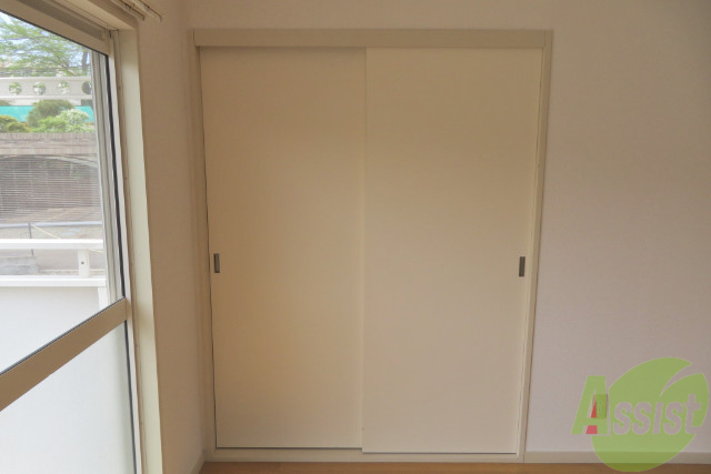 収納　収納は押入です。荷物等はこちらをご利用ください。