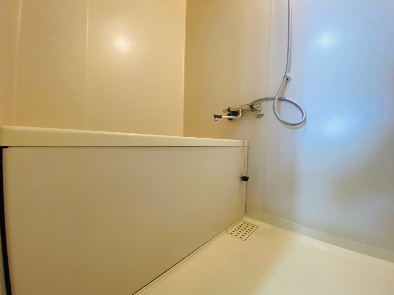 バス・シャワールーム　バストイレセパレートタイプのシンプルな浴室です☆