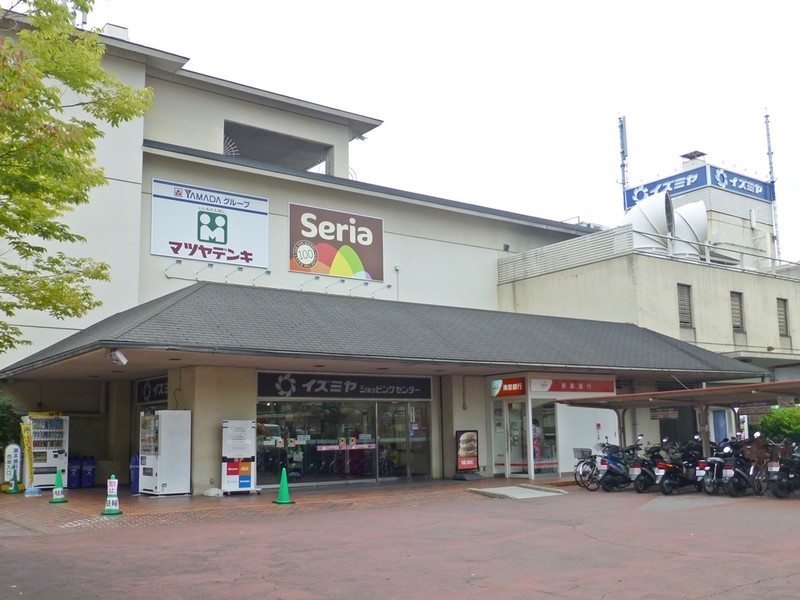 スーパー　イズミヤ学園前店（スーパー）まで911m