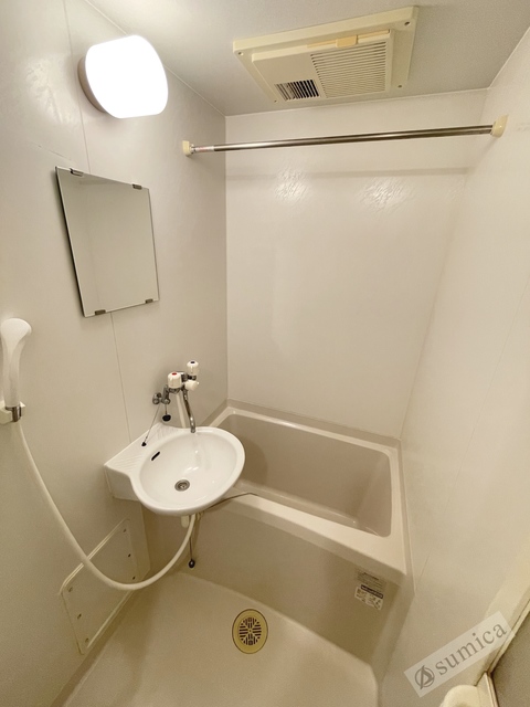 バス・シャワールーム　ちょうど良いサイズ。お掃除もラクラクです。