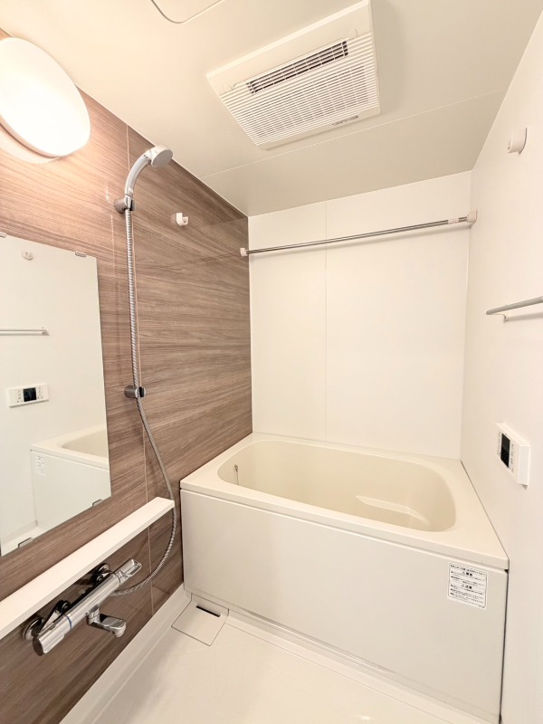 バス・シャワールーム　追い焚き機能付き♪