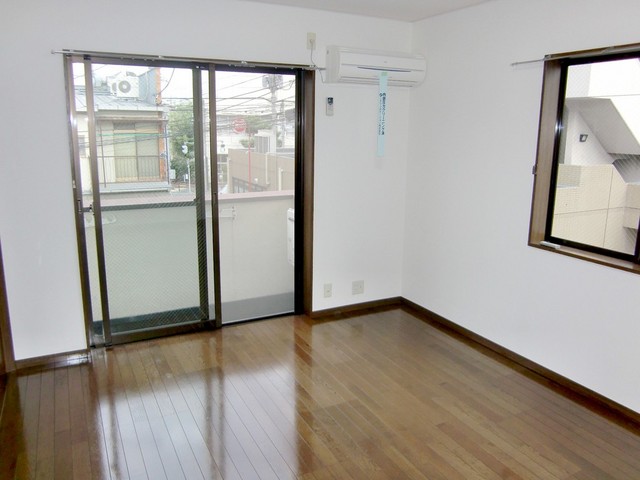 居室・リビング　洋室8帖　2面採光角部屋　日当良好