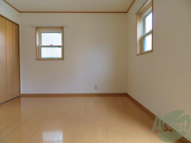 その他部屋・スペース　ベッドを置いても充分な広さのお部屋ですよ。