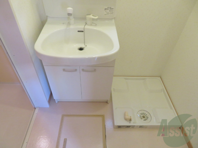 洗面設備　忙しい朝の味方、独立洗面台があるのは嬉しいですね。