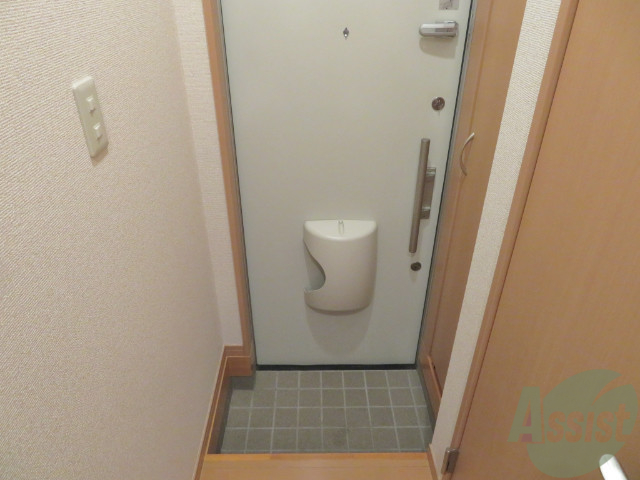 玄関　シューズボックスもあるので靴の置き場所には困りませんね。