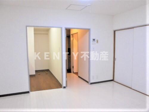 居室・リビング　こちらの居間で趣味の時間をお楽しみください