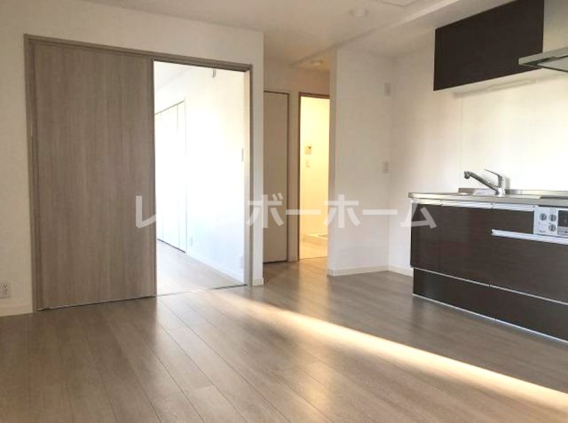 居室・リビング　こちらの居間で趣味の時間をお楽しみください