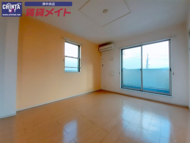 居室・リビング　同型参考写真