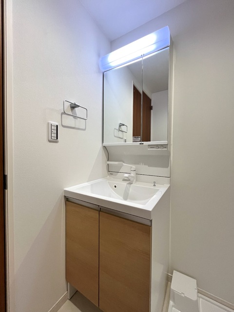 洗面設備　☆全面鏡で使いやすい独立洗面化粧台☆