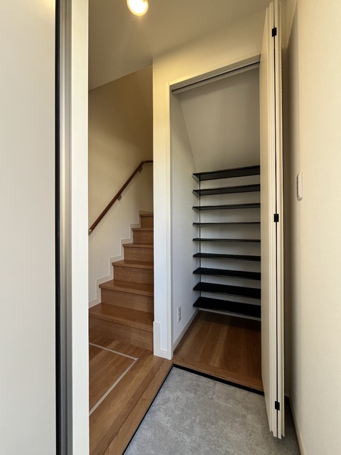 玄関　☆収納力のあるシューズＢＯＸ☆