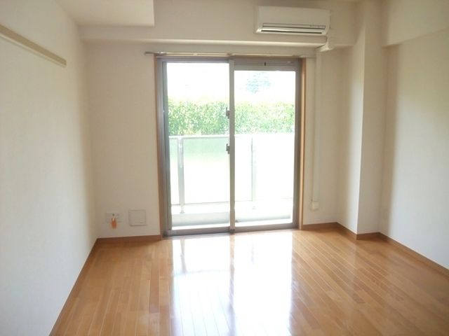 居室・リビング　★広めの洋室７帖です★