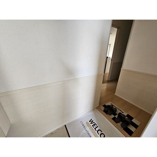 玄関　※同タイプのお部屋の写真です。（反転）