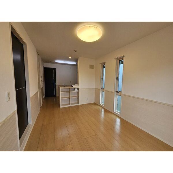 居室・リビング　※同タイプのお部屋の写真です。（反転）