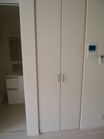 収納　キッチン脇にある収納