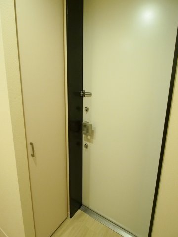 玄関　木目調の床がお洒落な玄関