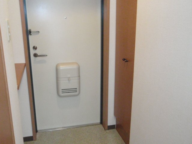 玄関　同物件別号室