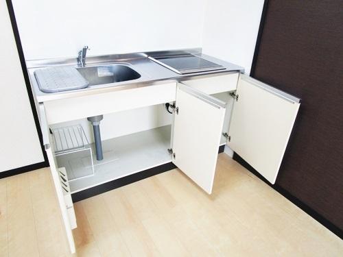 キッチン　収納スペースも豊富