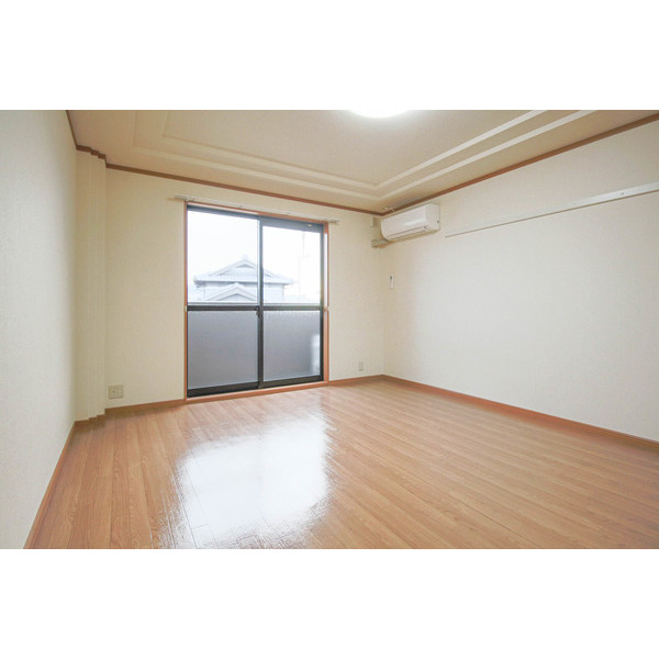 居室・リビング　同じ建物の別のお部屋