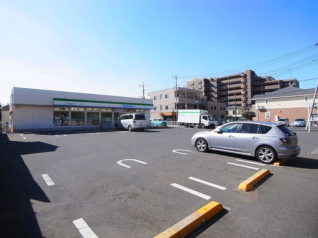 コンビニ　ファミリーマート くぬぎ山四丁目店（コンビニ）まで177m